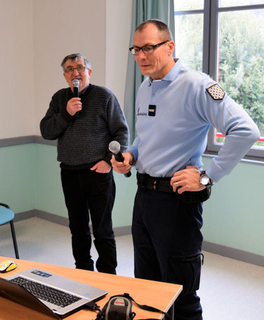 Jean Chevalerias adjudant-chef, commandant de la brigade de gendarmerie de Vitré et Jean-Pierre Mounier