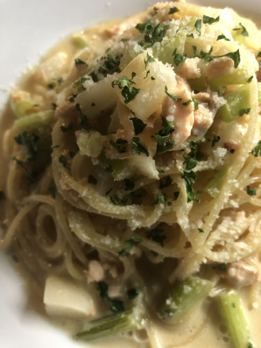 サーモンと佐賀産カブ&カブ菜のクリームソースパスタ(12月12日予定)