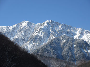 爺ヶ岳を鹿島槍スキー場から見る