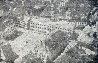 Вид на Ратушную площадь с Петровской колокольни