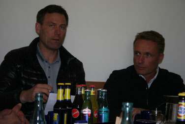 Ingo Anderbrügge und Alfons Engbert (Inhaber Autohäuser KIA Engbert). Foto: Dirk Hantrop