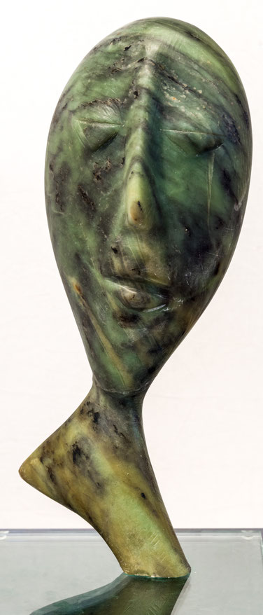Heidrun Feistner: Der Gedanke / Die malenden Steine / Stein / 2023 / 36 cm / Foto Olaf Mokansky