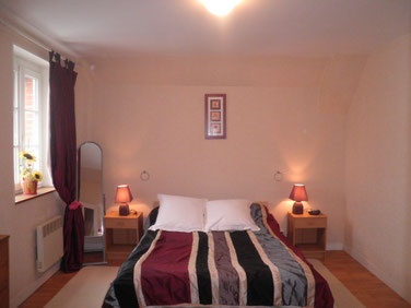 Bedroom with double bed,  140cm