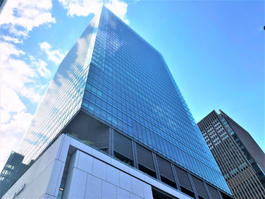 都会的な高層ビル群