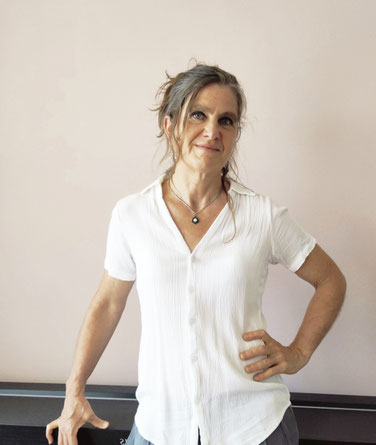 Yvonne Bühlmann, Kunsttherapeutin, Ritualbegleiterin, Schamanin, Dozentin, Supervisorin