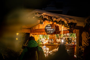 Die fleißigen Engerl schreiben die Weihnachtswünsche der Kinder auf