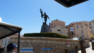Statue hommage aux Légionaires