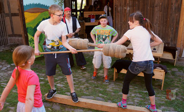 Kindergeburtstag mit Balkenschubsen