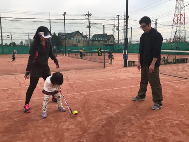 お遊びテニスで子どもの運動能力の向上をはかります