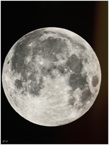 Ein Supermond - 05. November 2025