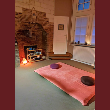 Thérapies psycho-corporelles, émotionnelles et énergétiques - Massage Système nerveux, stress, anxiété, traumas, sexualité, relation à soi et à l'autre - Je vous accompagne à retrouver unité, paix et joie, par le toucher, le souffle et la voix.