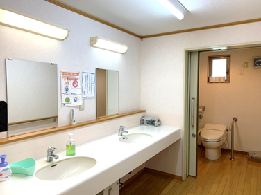 住宅型有料老人ホーム　共有洗面所　トイレ