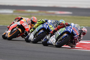 Da lag Jorge Lorenzo noch vor seinen Konkurrenten. Am Ende lag er im Kiesbett
