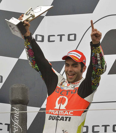 Danilo Petrucci feiert seinen 2. Platz beim MotoGP Rennen von Silverstone.