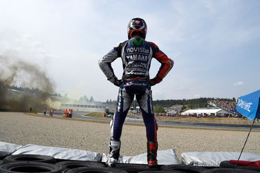 Wer ist hier der Boss? Jorge Lorenzo feiert seinen MotoGP Sieg in Brünn