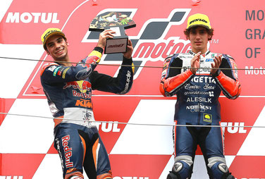 Miguel Oliveira und Niccolo Antonelli in der Moto3 2015 in Japan