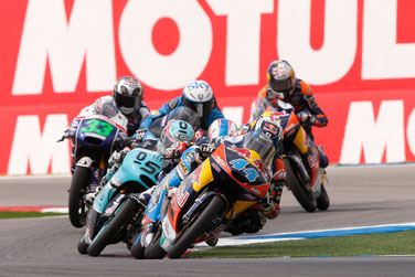 Zieleinfahrt in der Moto3 in Assen: Miguel Oliveira vor Fabio Quartararo und Danny Kent