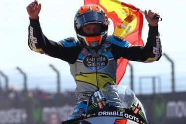 Der Jubel kannte keine Grenzen. Tito Rabat nach seinem Moto2 Sieg in Aragon