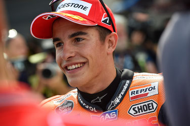 Nach der Pole Position gab es bei Marc Marquez noch allen Grund zu strahlen. Nach dem MotoGP Rennen in Aragon jedoch nicht mehr. Sturz und raus.