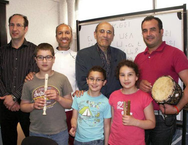Les cours se terminent souvent par de la musique traditionnelle.