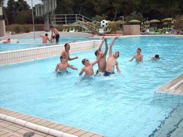 Basket in piscina