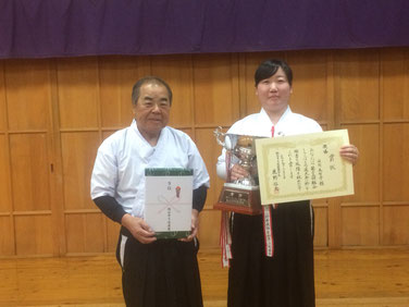 (左)吉越選手 (右)優勝の日向選手
