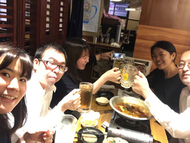 懇親会にてテレビ電話越しに乾杯