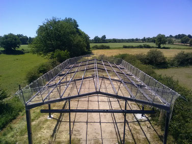 filets posé en sous face d'un bâtiment et en périphérie