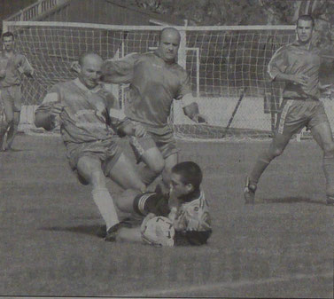 1 è j:AJB-Corte . Corrazzini (USC) bute sur Ristorcelli (AJB) devant Ph;Massoni (AJB)