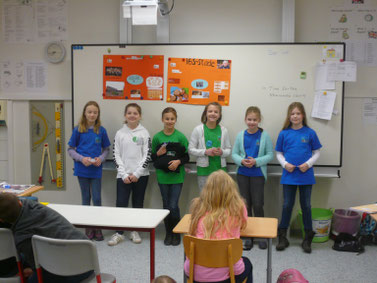 Vicky, Neela, Lara, Hannah, Geeske und Lena (von links) haben eine tolle Werbung für ihre Schule vorgenommen.