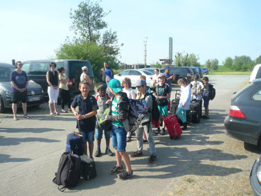 Treffpunkt Fähranleger. Der Shuttle-Service durch die Eltern hat toll geklappt.