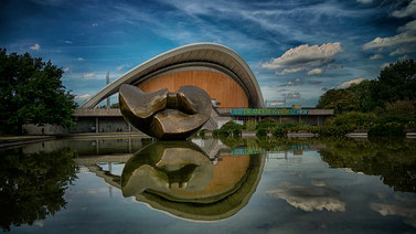Berlin, Haus der Kulturen "schwangere Auster"
