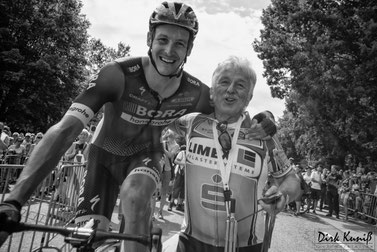 Marcus Burghardt wurde Deutscher Meister in Chemnitz! Hier mit seinem ersten Trainer Klaus Fischer unmittelbar nach dem Zieleinlauf.