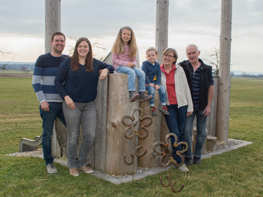 Wir halten fest zusammen! v.l. Martin, Nathalie, Lisa, Ben, Renate und Alfons Deuringer