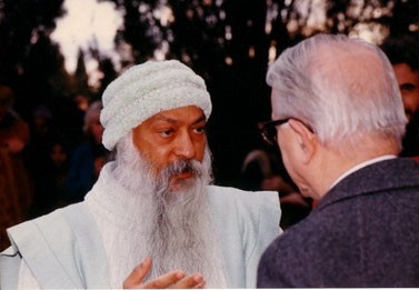 Osho con Enzo Biagi a Katmandu (Nepal) nel 1986