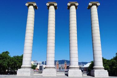 Четыре Колонны - памятники и монументы Барселоны