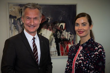 OB Frank Baranowski_begruesst_Ppolizeipräsidentin Britte Zur Foto: Pressestelle der Stadt Gelsenkirchen