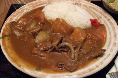 産地直食の農業体験。オーガニックトマトの苗植え体験。