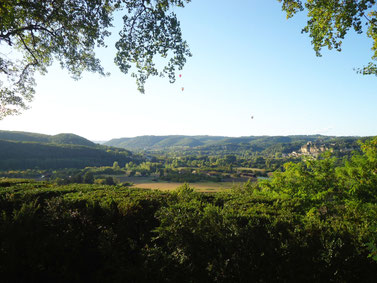 Breathtaking views of the Dordogne Valley are to be seen from the Gardens of Marqueyssac, 40 minutes from La Maison de Léopold.