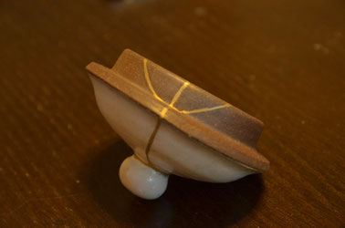 割れた蓋に金継ぎ