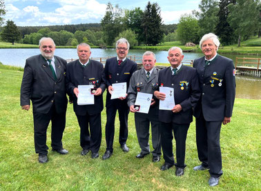 ÖKB-Präsident Augustin Hüdl, die geehrten Kameraden Erich Göschl (OV Schweiggers), Ing. Gerhard Elsigan (Stv Allentsteig), Franz Göschl (OV Großglobnitz) und Josef Decker (OV Friedersbach) mit HBO Robert Reuberger