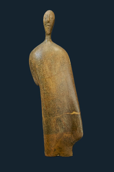 Heidrun Feistner: Der lange Weg / Engel der Geschichte / Stein / 2023 / 46 cm / Foto Olaf Mokansky
