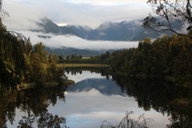 reflet du Mont Cook sur le lac Matheson