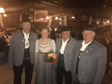 Die verabschiedeten Vorstandsmitglieder Lechner und Obermüller mit den Vorständen Hans Schweiger und Lorenz Rinshofer