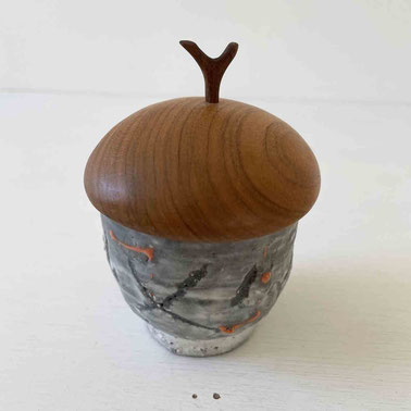 FUTAMONO-YA の作品、ぐい吞み型シリーズ。FUTAMONO-YAは陶芸家・森下真吾と、木工家・清水泰とのコラボレーションブランドです。