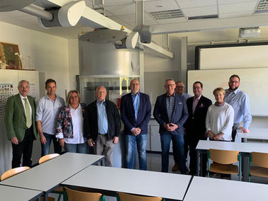 Tauschten sich aus, v.l.: Hans-Jürgen Irmer (MdB), Markus Sahm (GBS), Ellen Arhelger-Müller (GBS), Dieter Steinruck, Jörg-Michael Müller (MdL), Heiko Bickel (SL GBS), Armin Müller, Kevin Deusing, Kerstin Hardt und Michael Hundertmark.