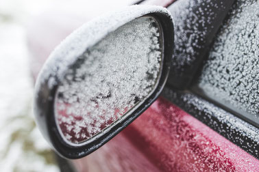 Schnee auf Auto