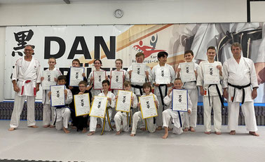 Schwarzgurt Prüfung im Kampfkunst Kollegium Deutschland. Karate Schüler vom Karate Team Singen sind dabei. Kampfsport, Kampfkunst, Selbstverteidigung