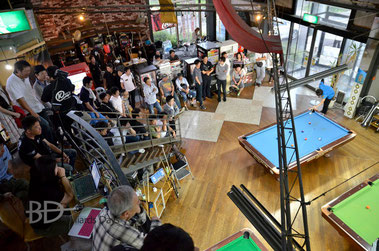 会場のプールウェブ（仙台）は大盛況