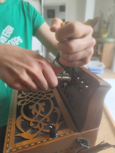 remontage clavier main droite d'un accordéon diatonique Castagnari 